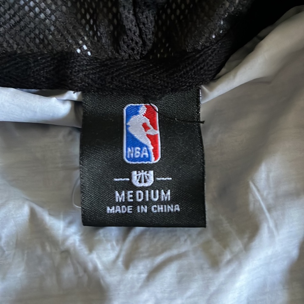 Lakers Windbreaker. - Picture 10 of 10